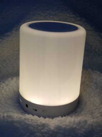 Lámpara y Parlante portatil, luz Led multicolor 3 intensidades (Copy)